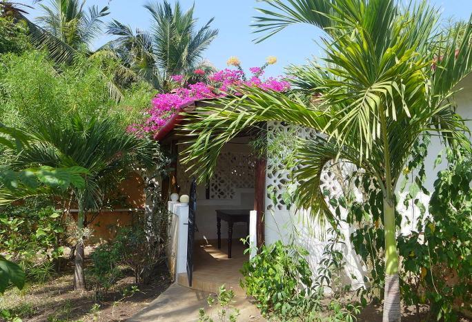 Frangipani Cottages Diani Beach Exterior foto