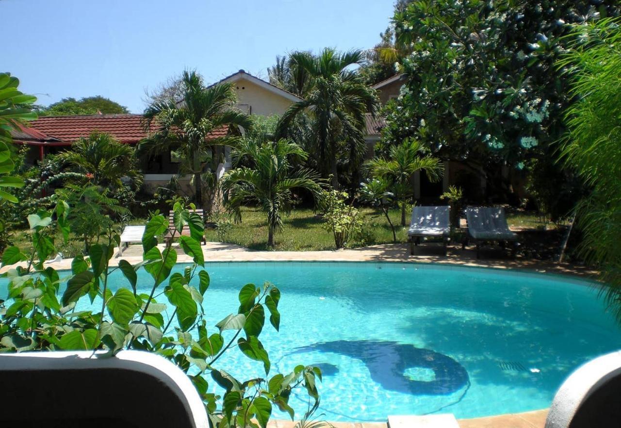 Frangipani Cottages Diani Beach Exterior foto
