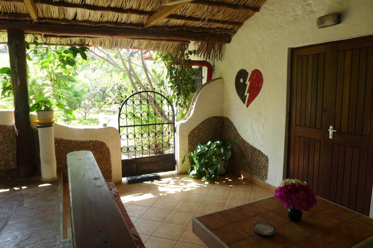 Frangipani Cottages Diani Beach Exterior foto